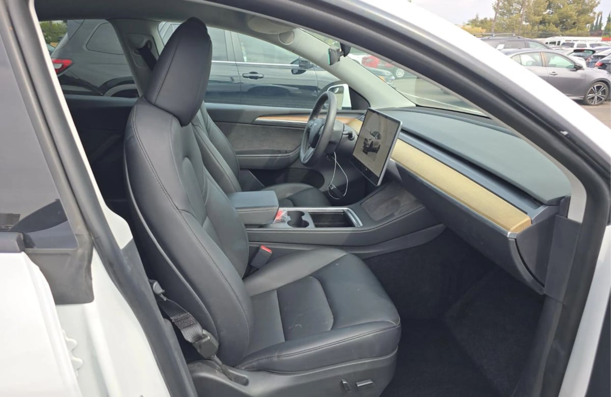 2023 Tesla Model Y Long Range photo 2