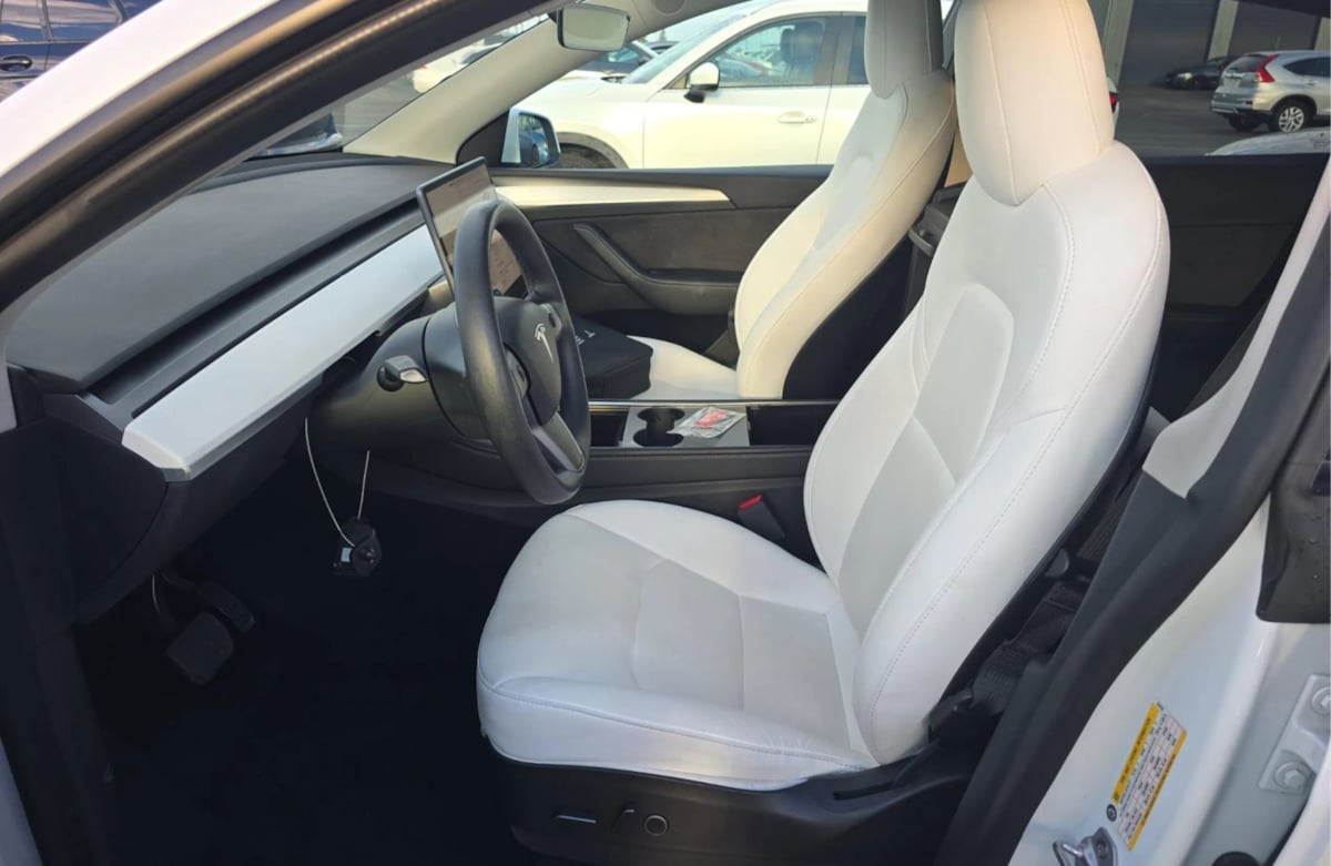 2022 Tesla Model Y Long Range photo 2