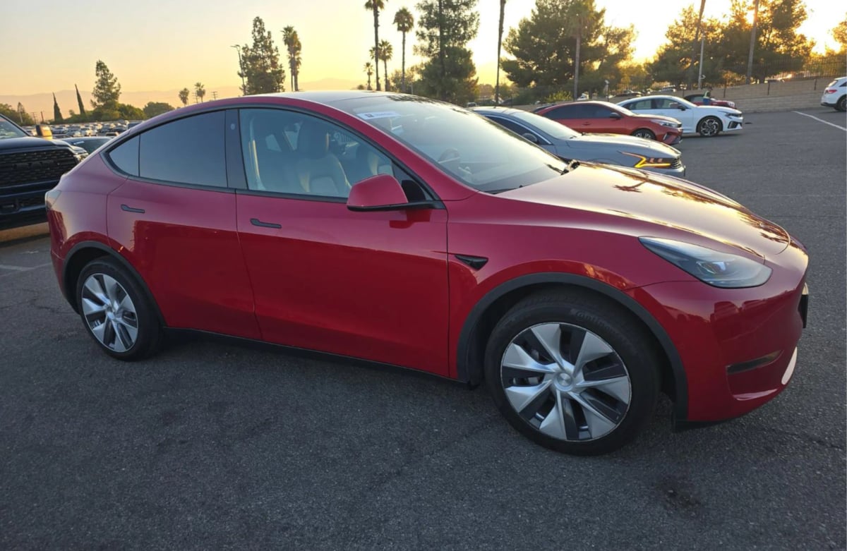 2022 Tesla Model Y Long Range photo 2