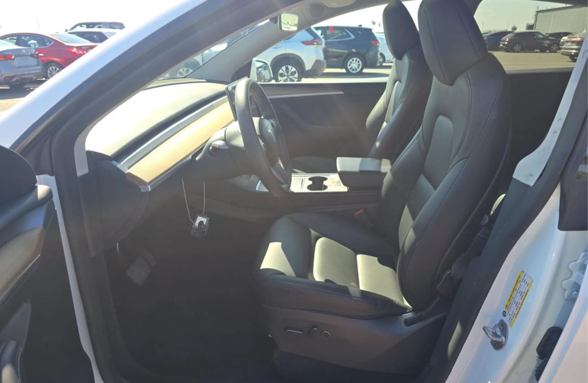 2023 Tesla Model Y Long Range photo 2