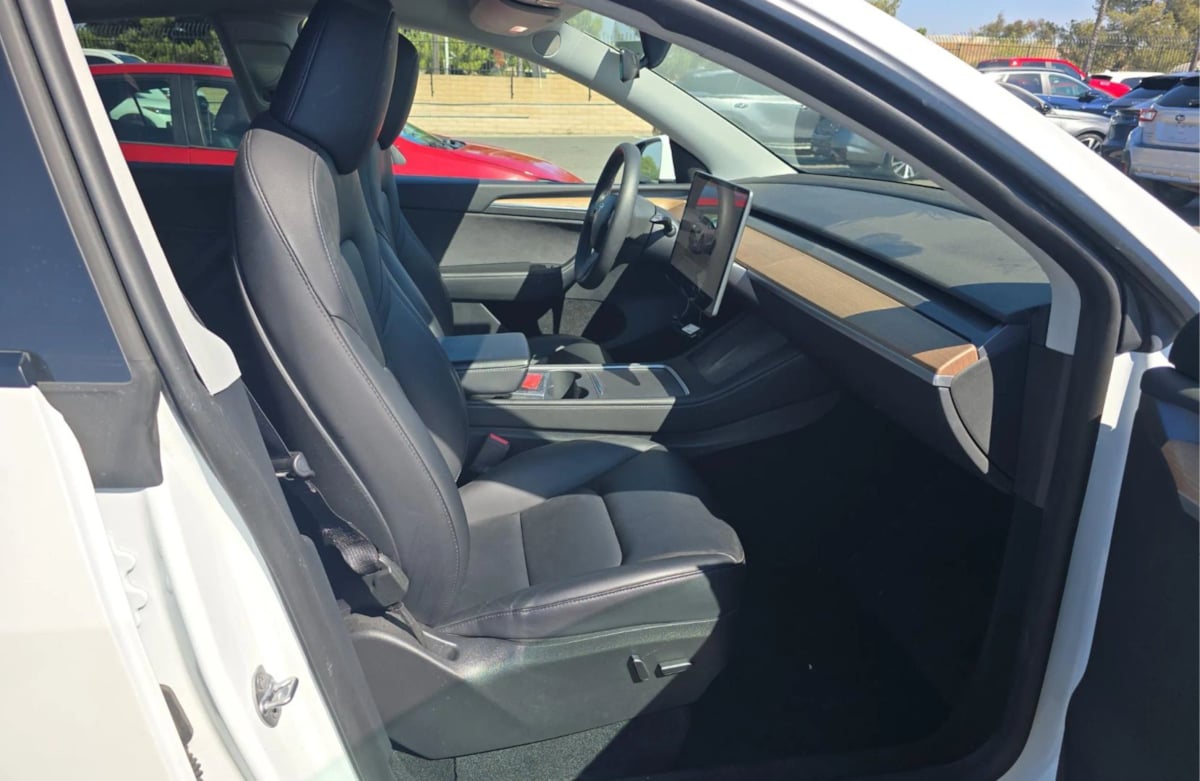 2023 Tesla Model Y Long Range photo 3