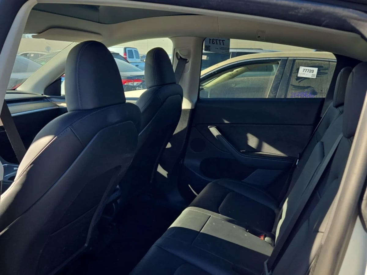 2022 Tesla Model Y Long Range photo 2
