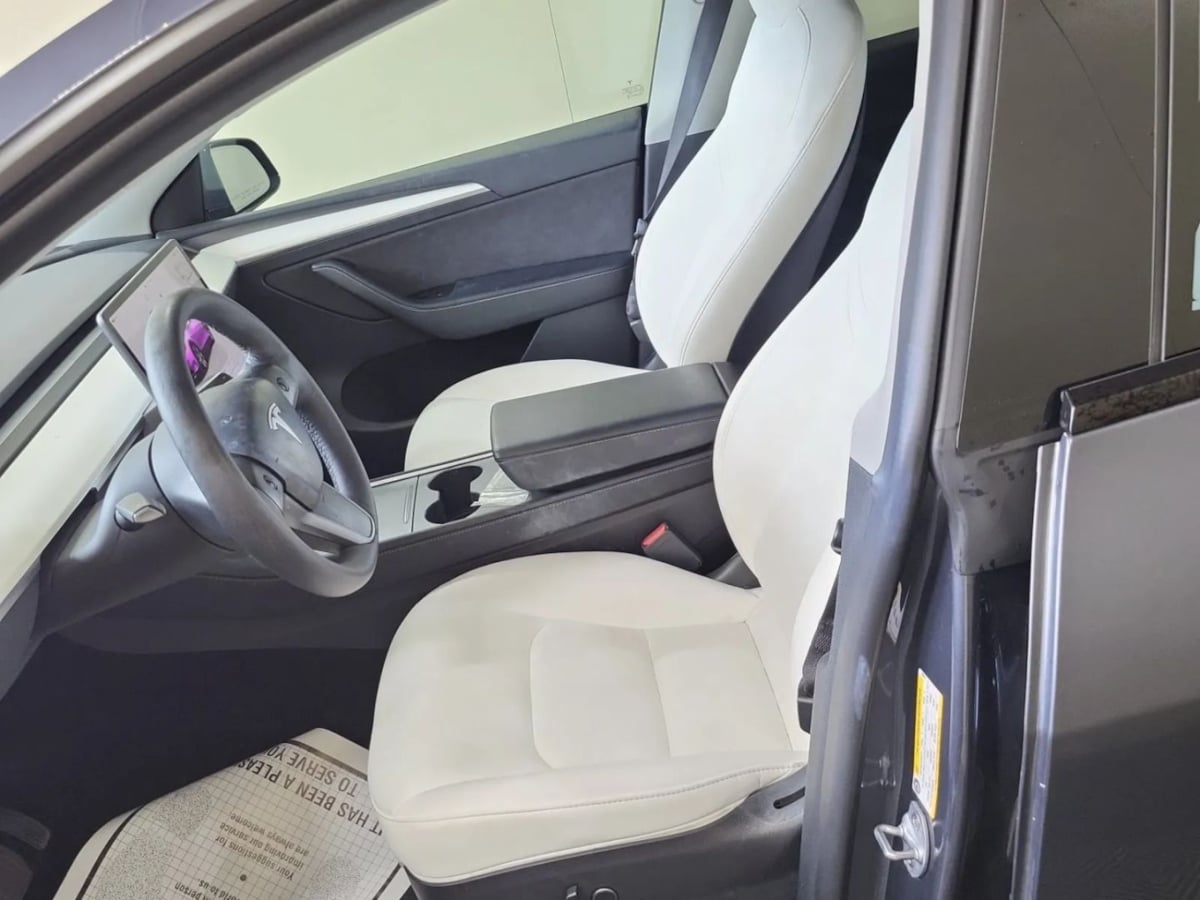 2022 Tesla Model Y Long Range photo 2