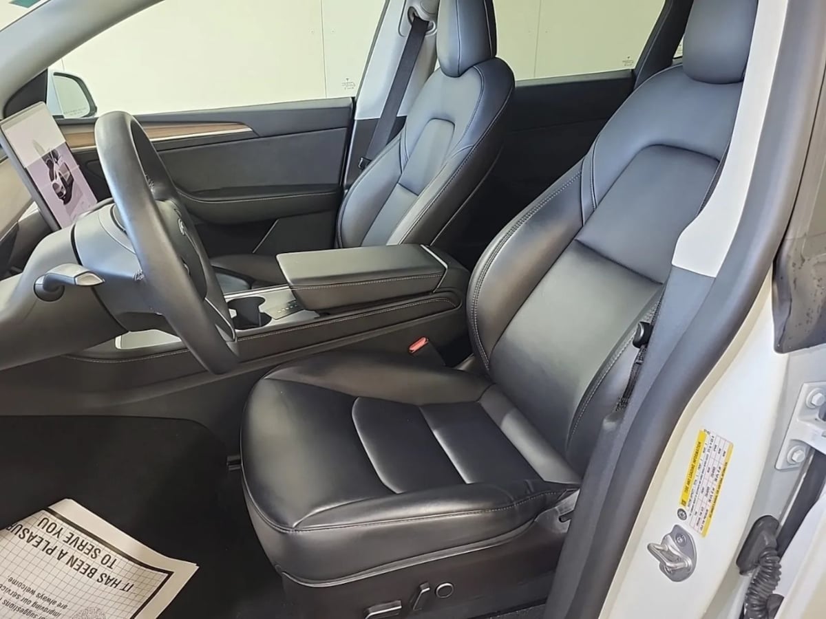 2022 Tesla Model Y Long Range photo 3
