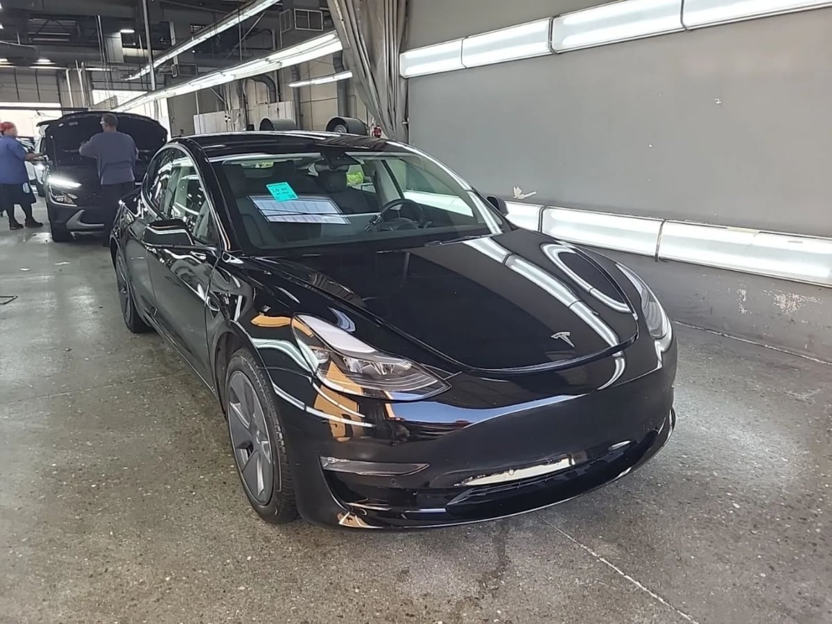 2022 Tesla Model 3 Long Range photo 3