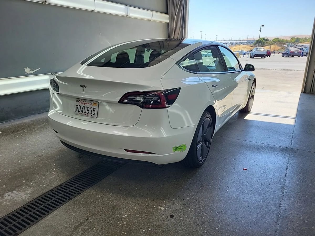 2023 Tesla Model 3 photo 3