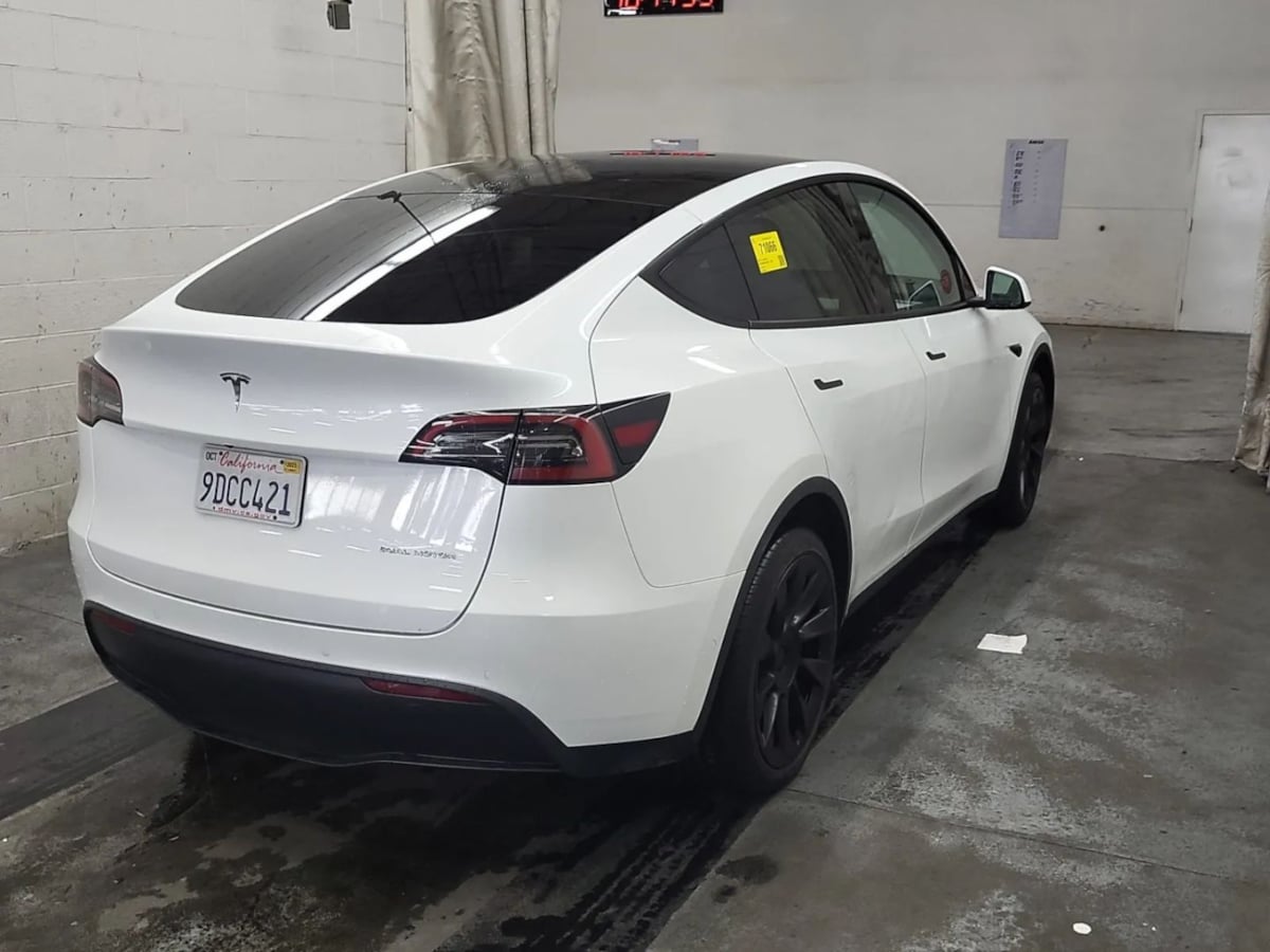 2022 Tesla Model Y Long Range photo 2