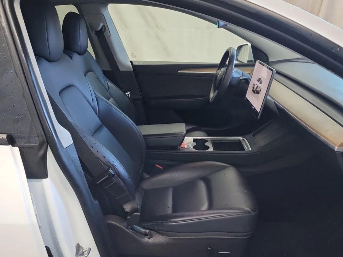 2022 Tesla Model Y Long Range photo 2