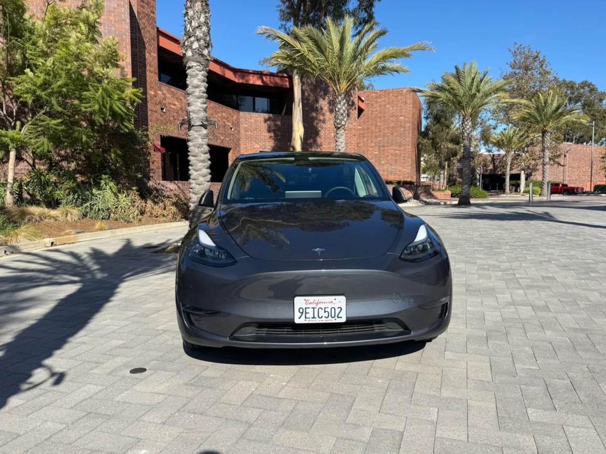 2023 Tesla Model Y Long Range photo 2