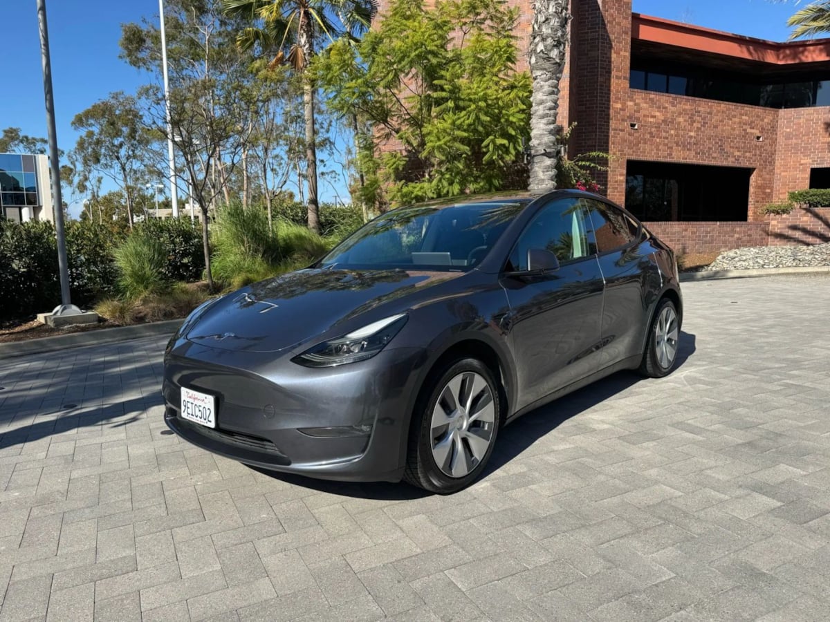 2023 Tesla Model Y Long Range photo 3