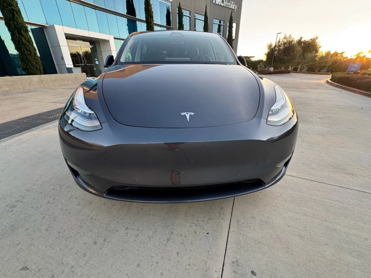 2022 Tesla Model Y Long Range photo 2