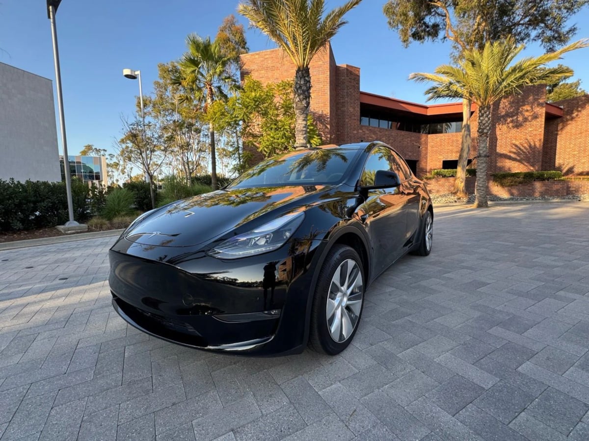 2023 Tesla Model Y Long Range photo 3