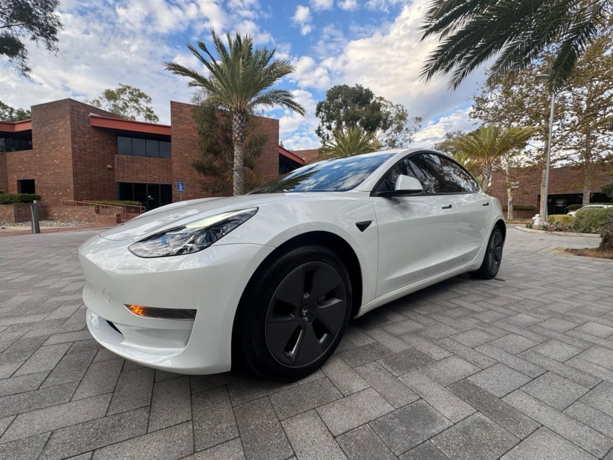 2023 Tesla Model 3 photo 3