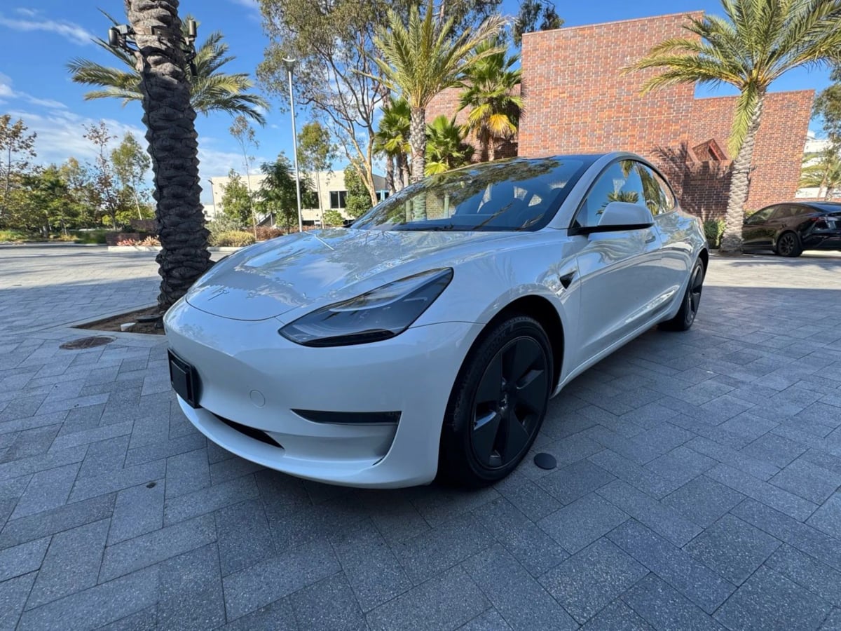 2023 Tesla Model 3 Long Range photo 3