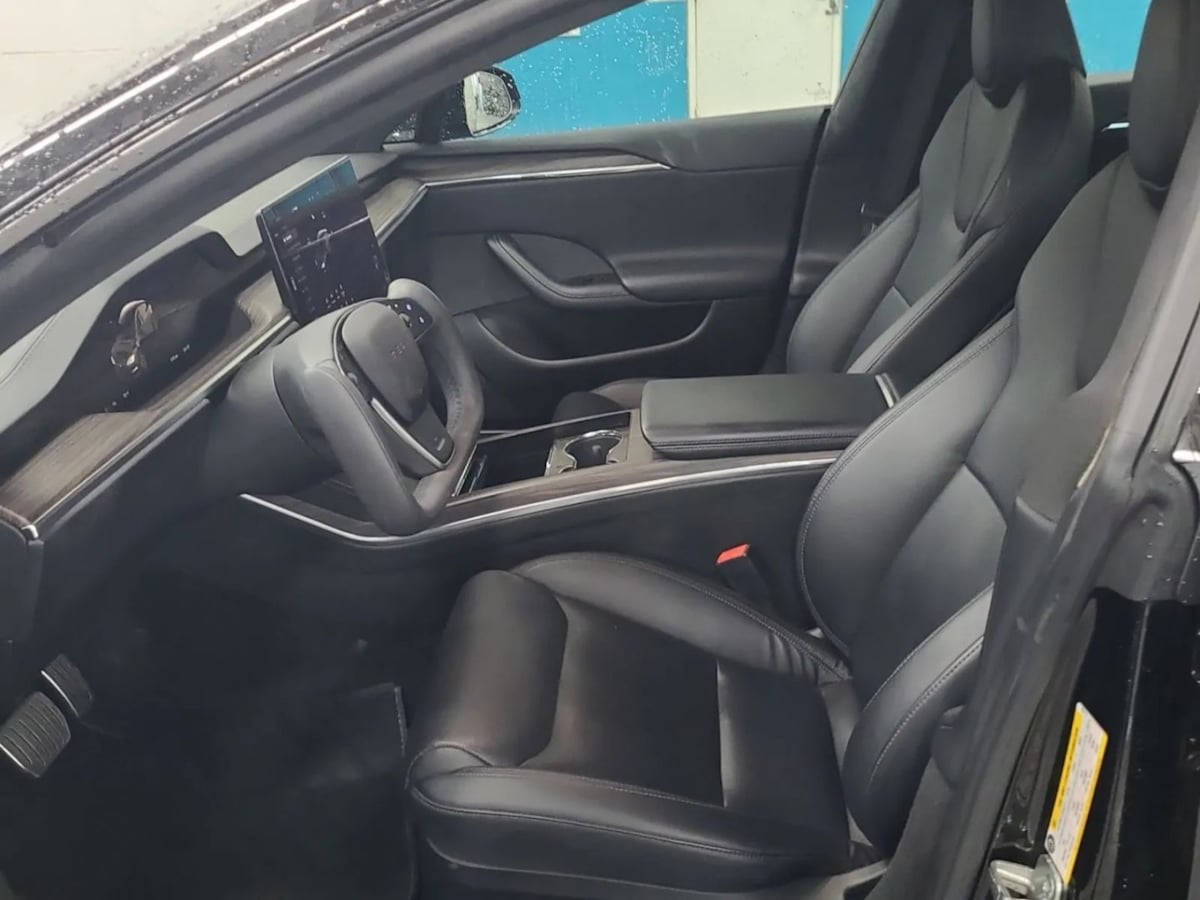 2022 Tesla Model S photo 2