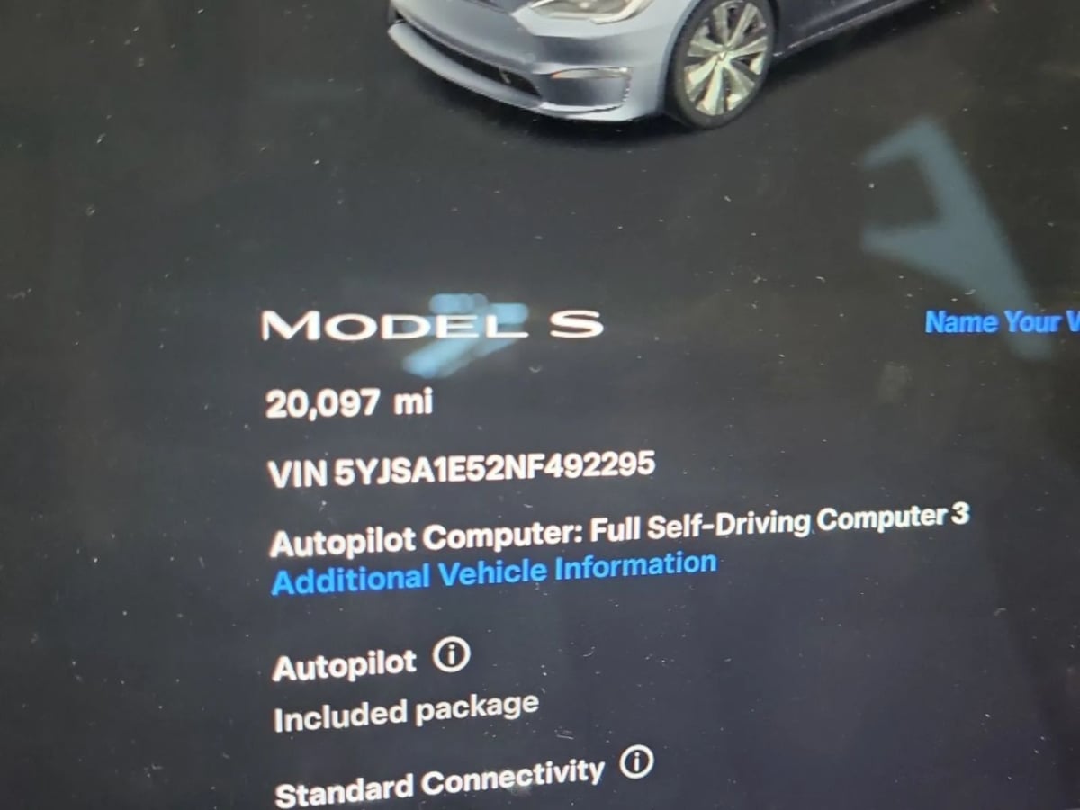 2022 Tesla Model S photo 2