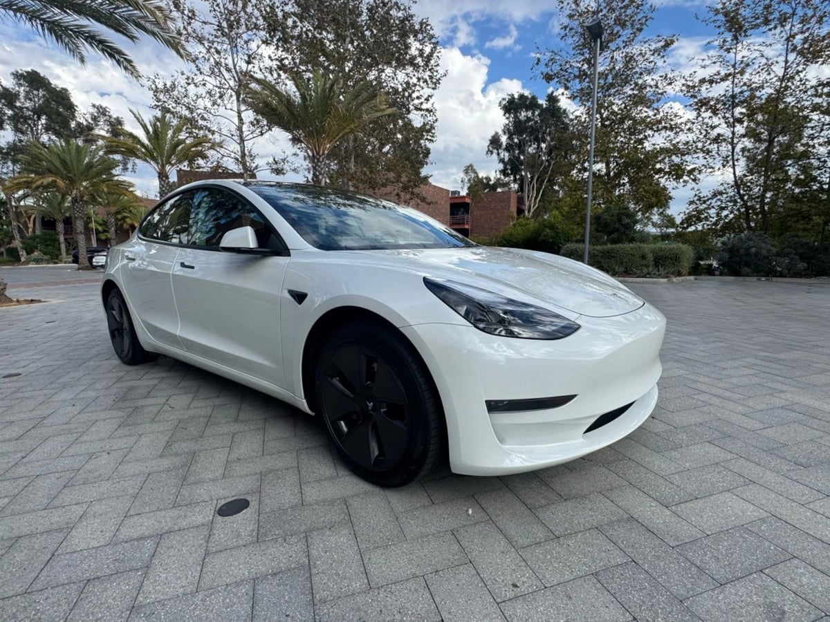 2023 Tesla Model 3 photo 3