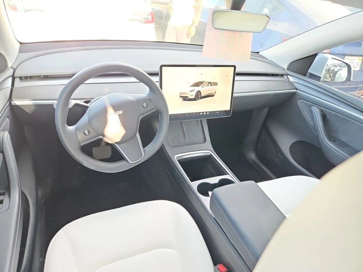 2023 Tesla Model Y Long Range photo 3
