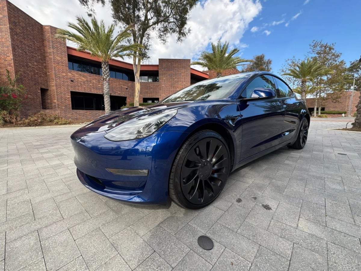 2023 Tesla Model 3 Performance photo 3