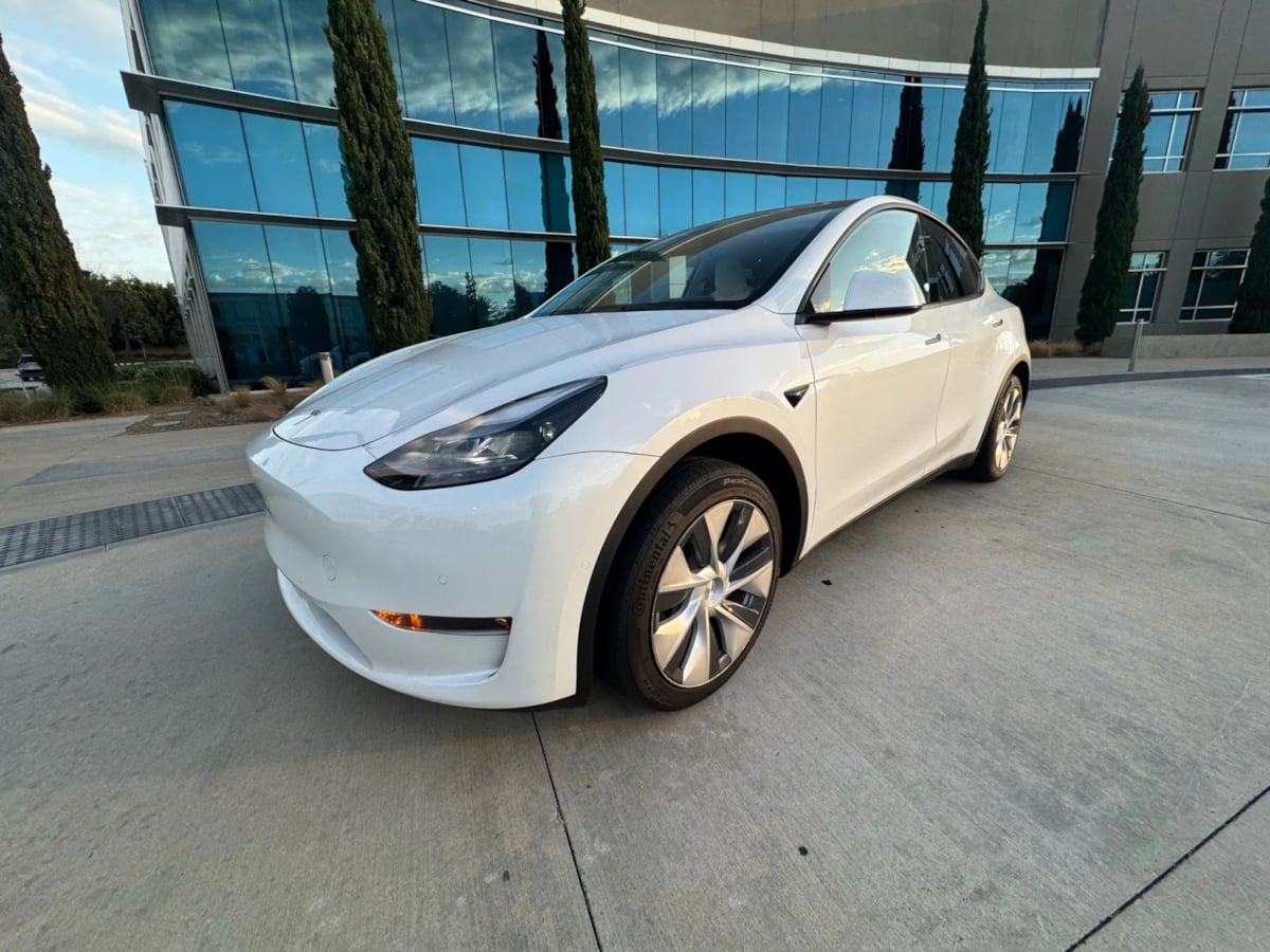 2022 Tesla Model Y Long Range photo 3