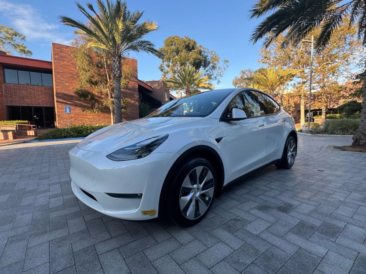 2022 Tesla Model Y Long Range photo 3