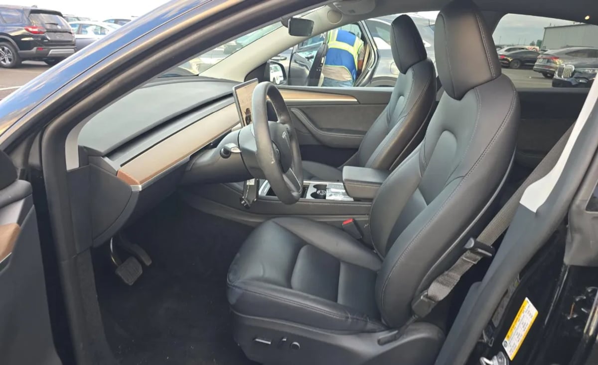 2024 Tesla Model Y Long Range photo 2