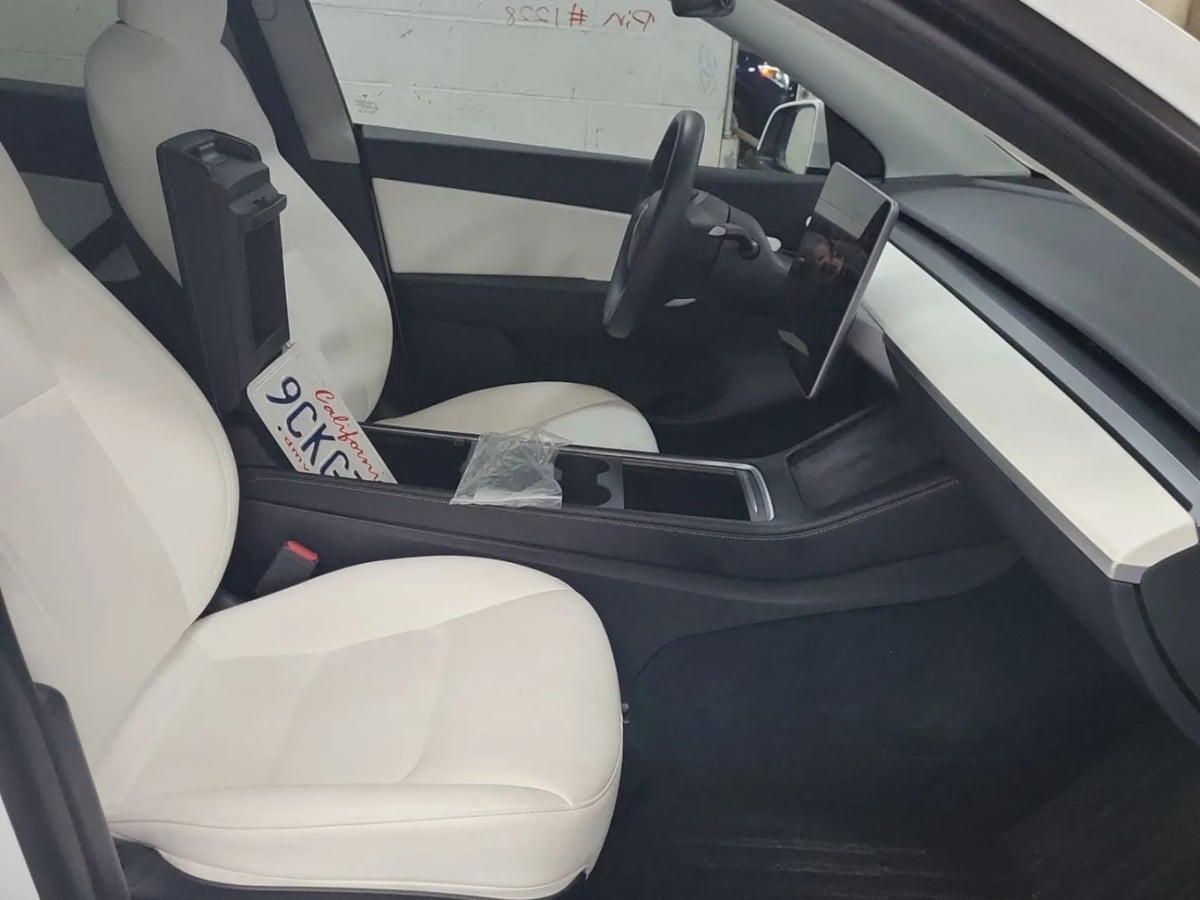 2022 Tesla Model Y Long Range photo 2