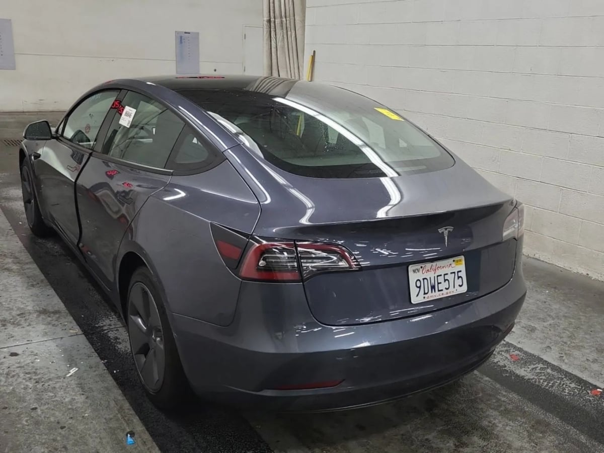 2023 Tesla Model 3 photo 3