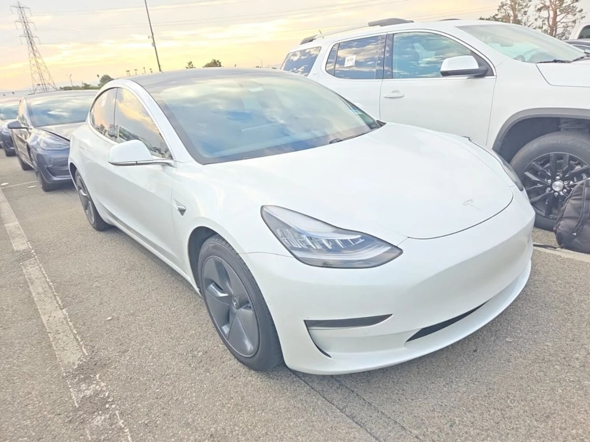 2020 Tesla Model 3 Standard Range Plus photo 2