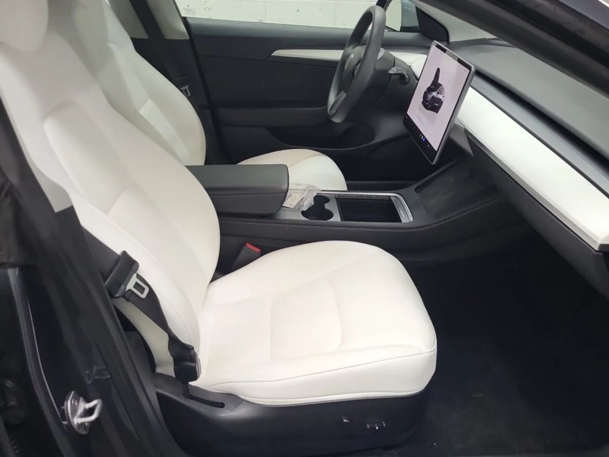 2023 Tesla Model 3 photo 3