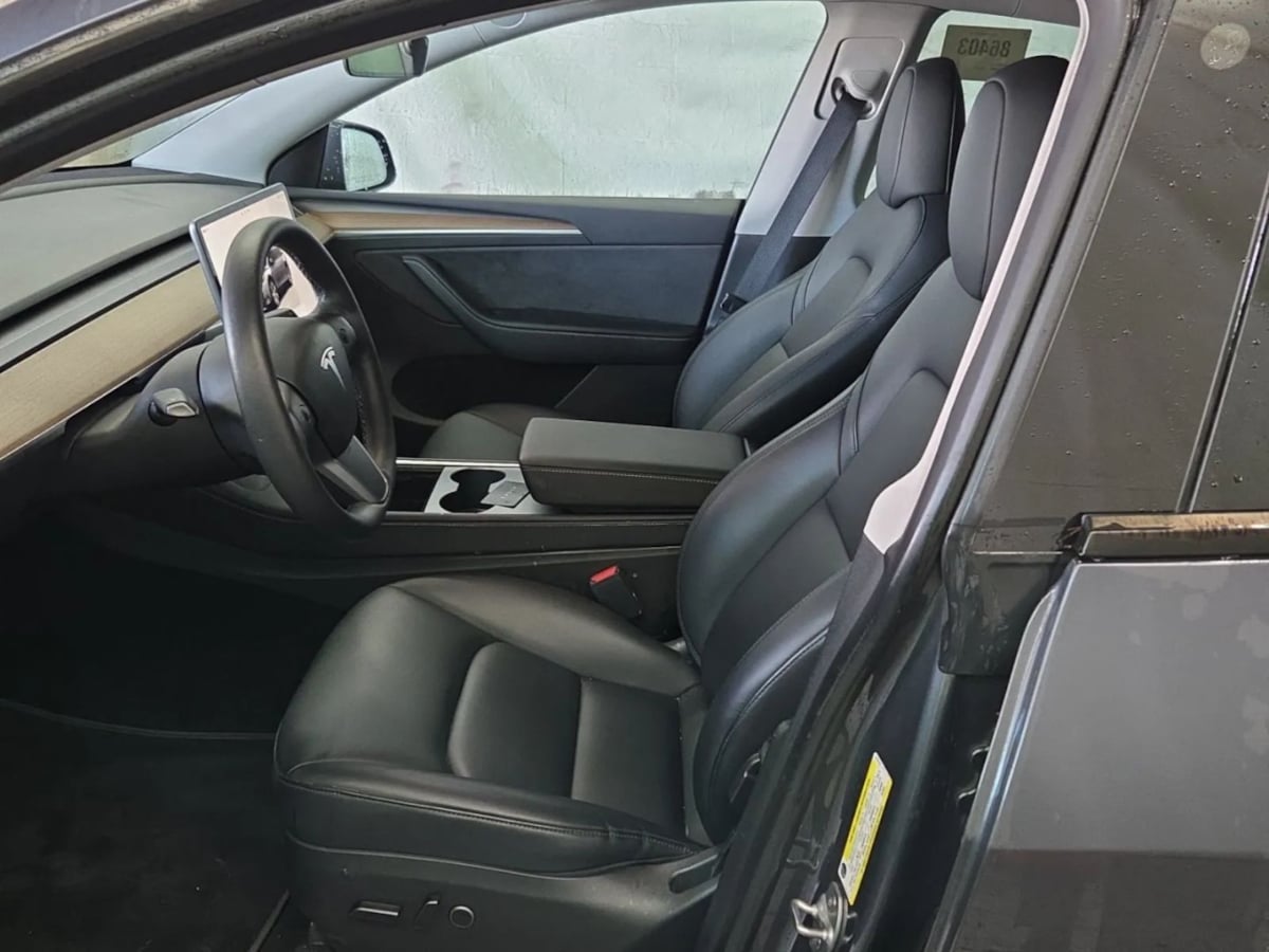 2023 Tesla Model Y Long Range photo 2