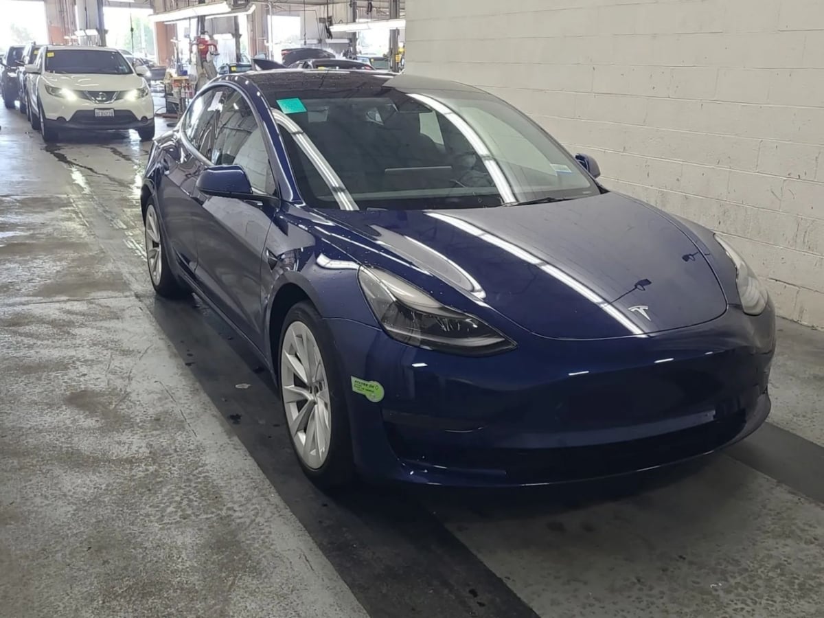2023 Tesla Model 3 photo 3