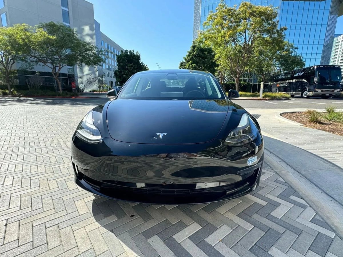 2022 Tesla Model 3 Long Range photo 2