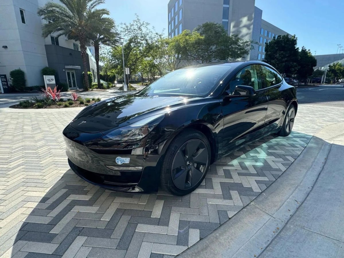 2022 Tesla Model 3 Long Range photo 3