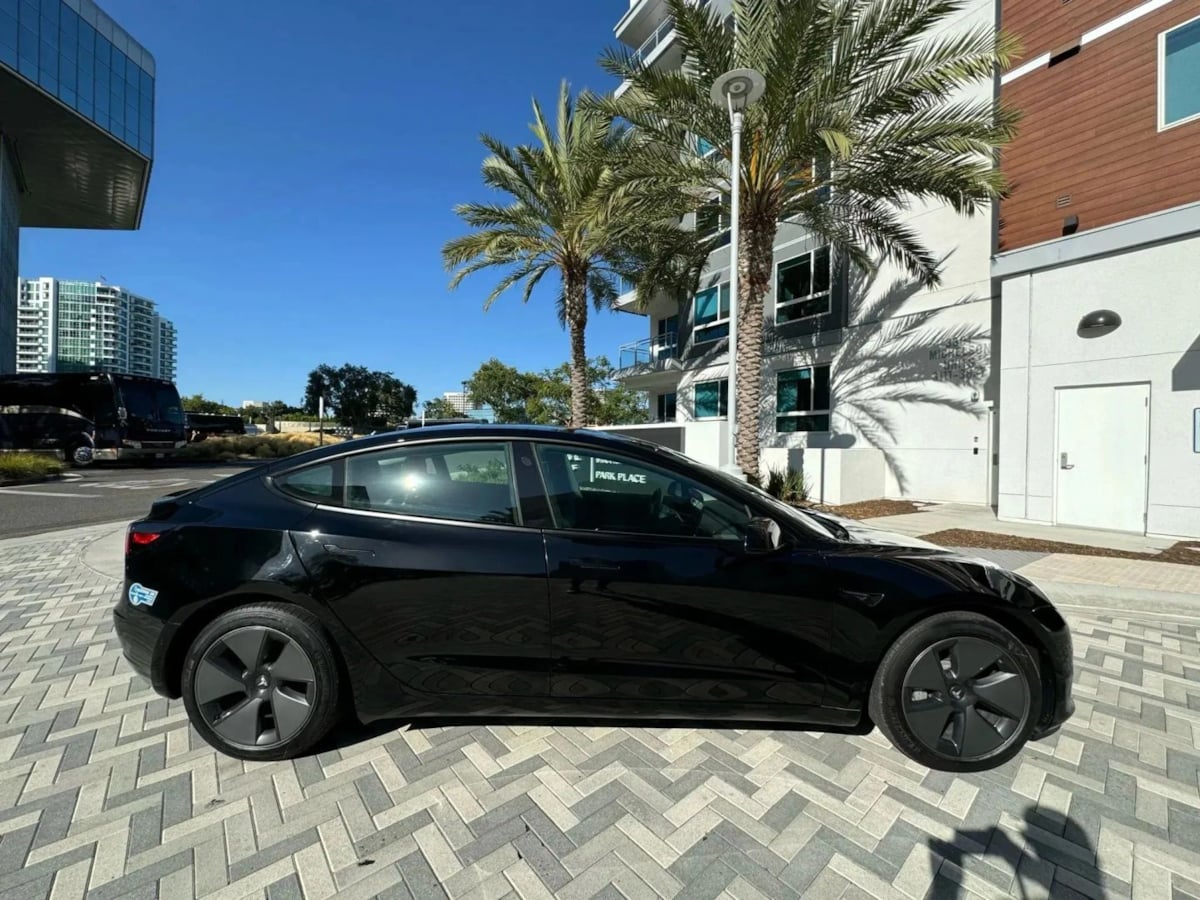 2022 Tesla Model 3 Long Range photo 4