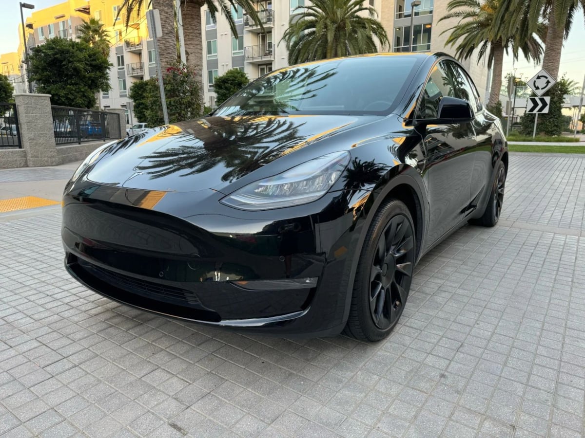 2023 Tesla Model Y Long Range photo 3