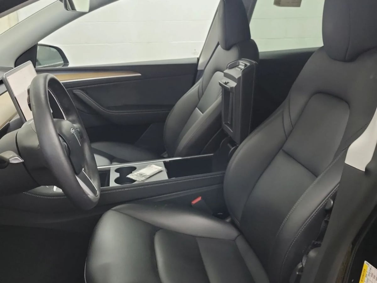 2023 Tesla Model Y Long Range photo 3