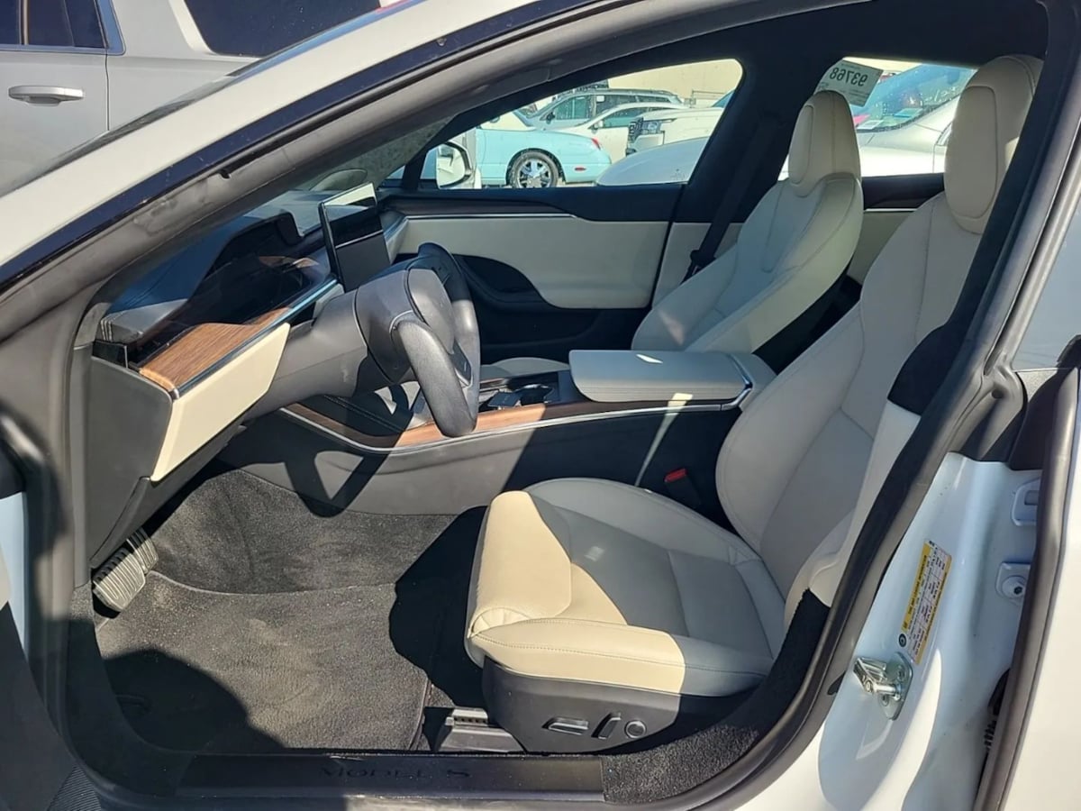 2022 Tesla Model S photo 2