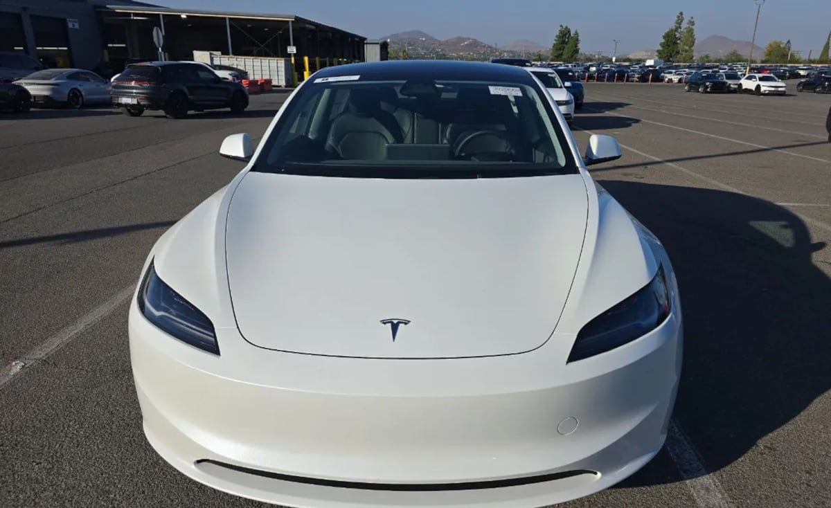 2024 Tesla Model 3 Long Range photo 2