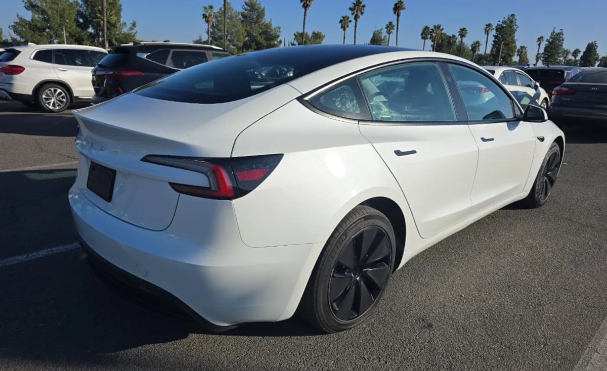 2024 Tesla Model 3 Long Range photo 4