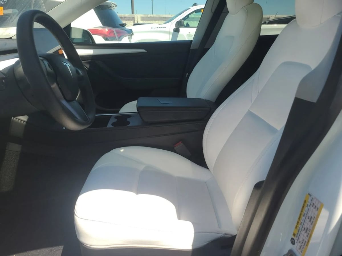 2023 Tesla Model Y Long Range photo 2