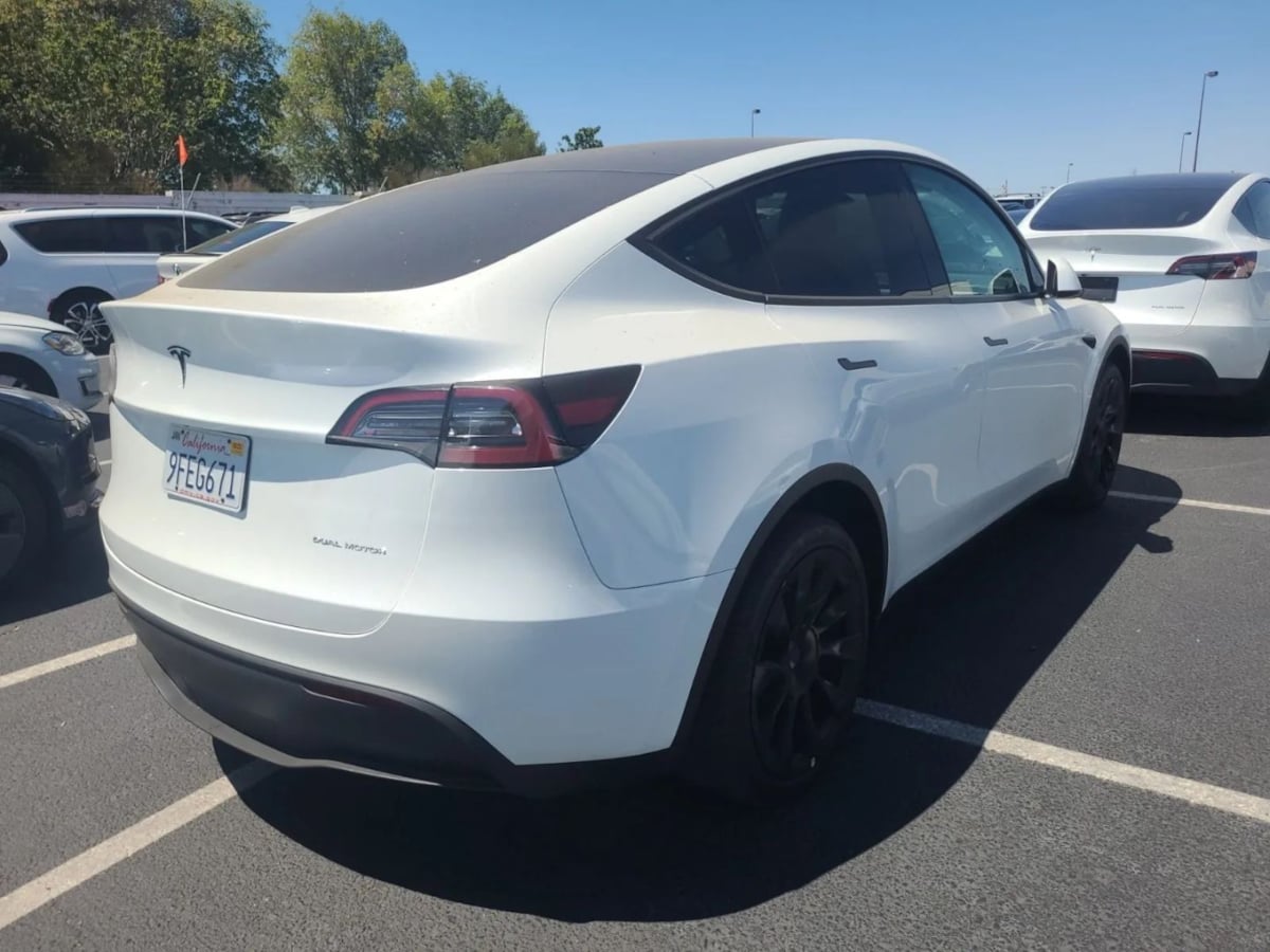 2023 Tesla Model Y Long Range photo 3
