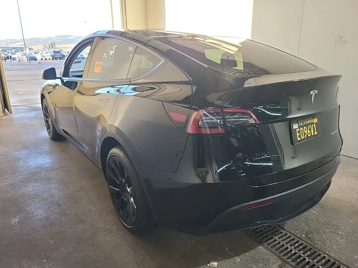 2023 Tesla Model Y Long Range photo 3