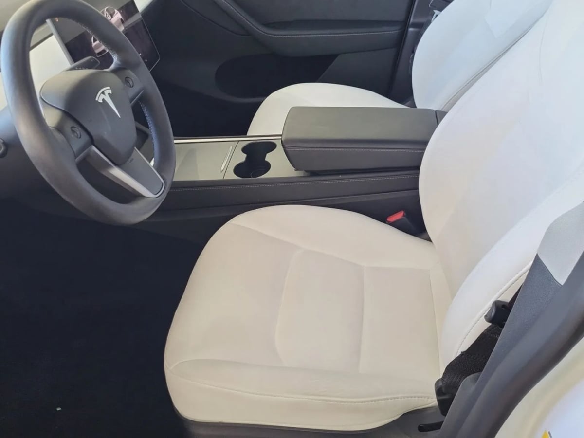 2023 Tesla Model Y Long Range photo 3