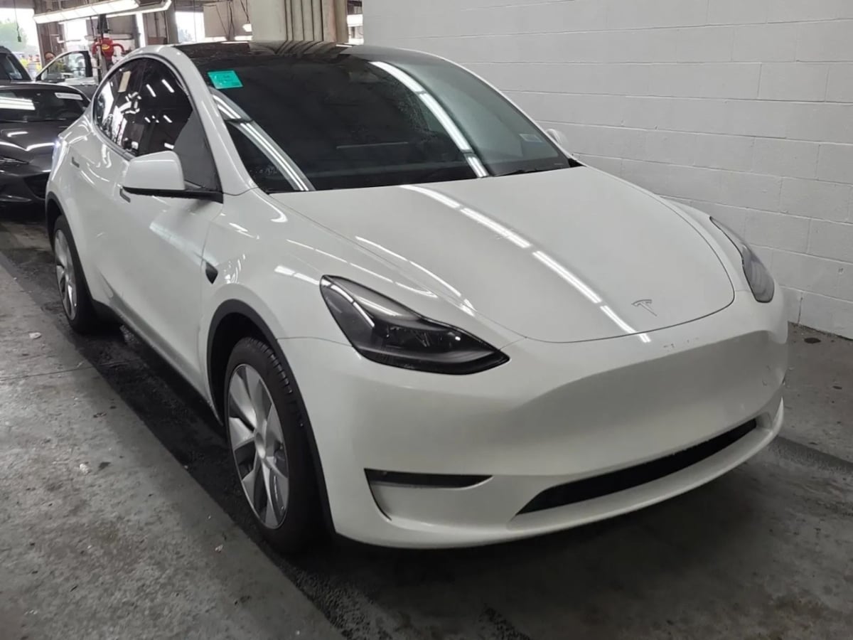 2024 Tesla Model Y Long Range photo 3