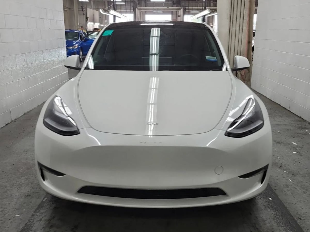 2024 Tesla Model Y Long Range photo 4