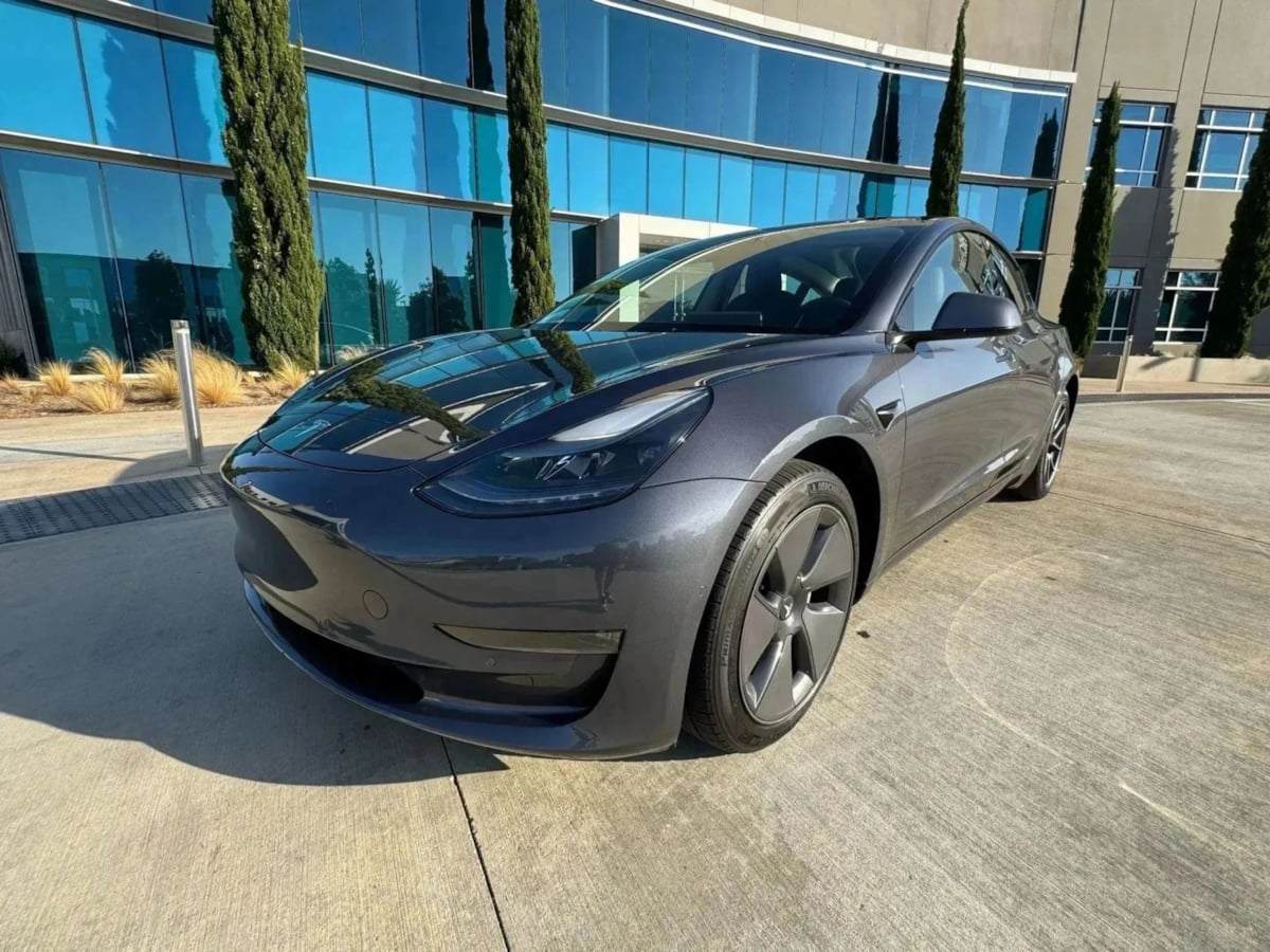 2023 Tesla Model 3 photo 2