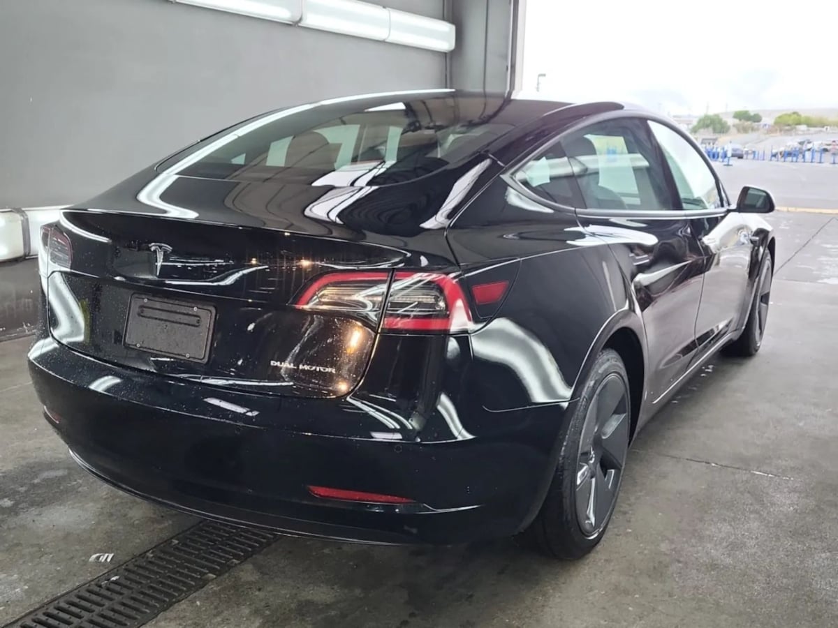 2022 Tesla Model 3 Long Range photo 2