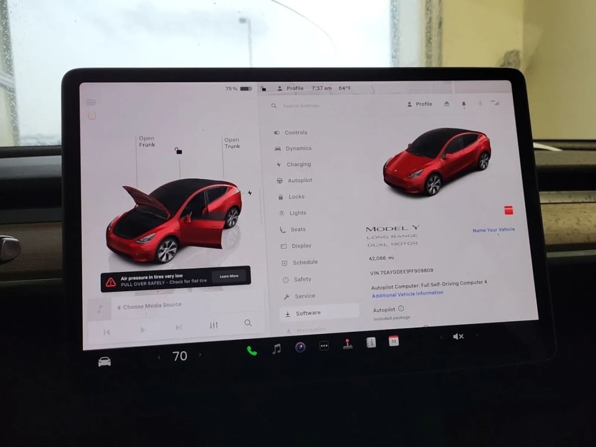 2023 Tesla Model Y Long Range photo 2