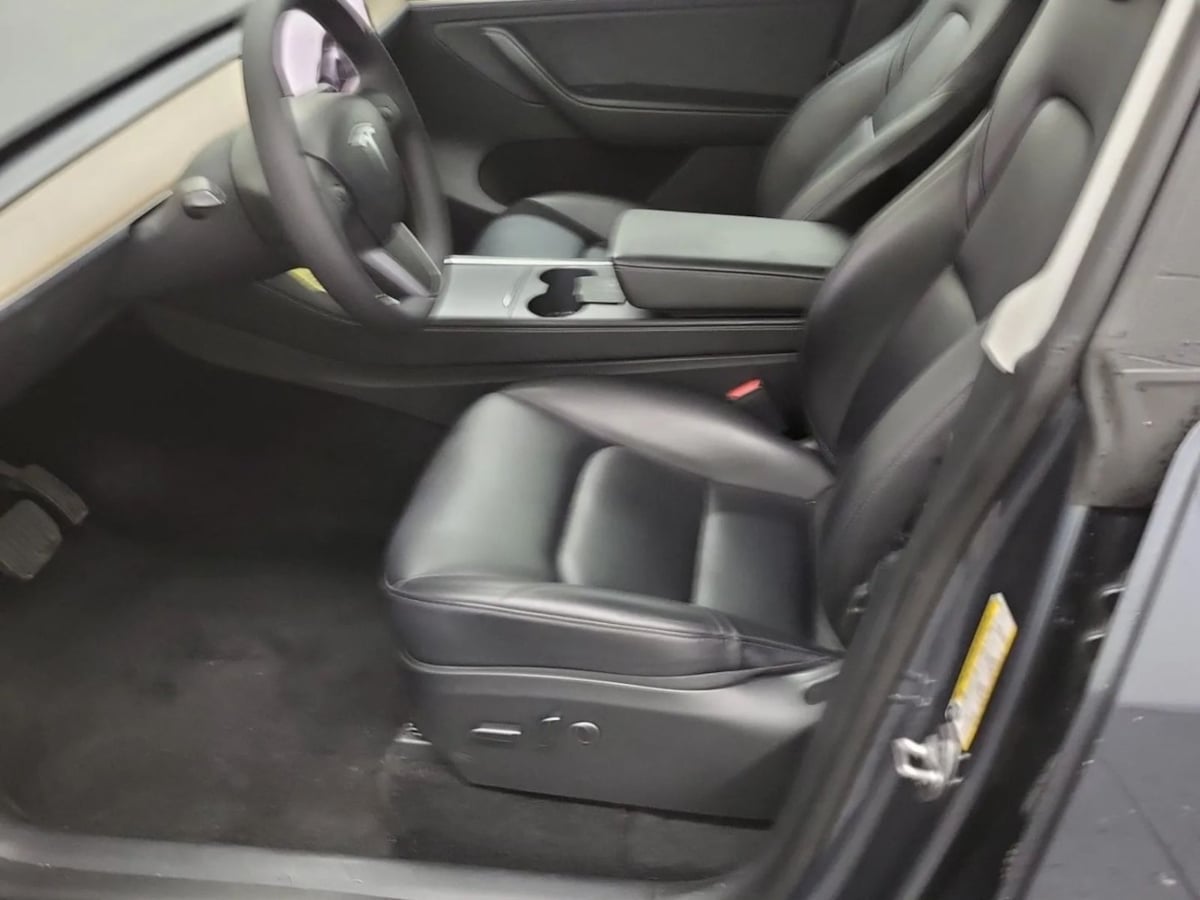 2023 Tesla Model Y Long Range photo 2